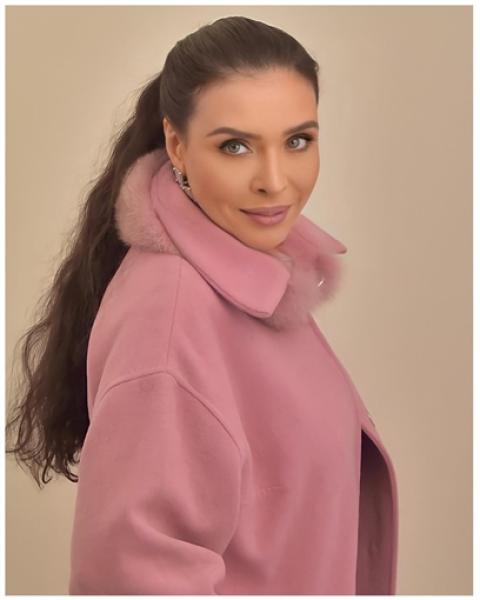 الراقصة دينا 