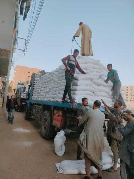 محافظ أسيوط: ضبط 20 طن سكر و17 أرز تم تجميعها بأحد المخازن غير المرخصة بقرية منقباد