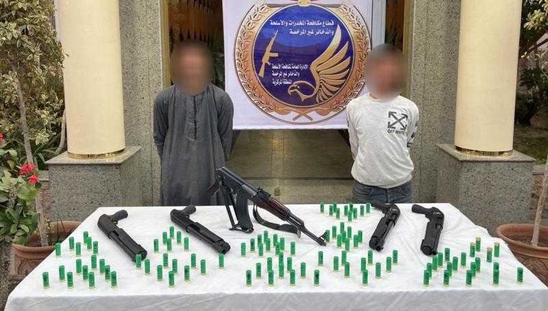 ضبط عنصرين إجراميين للاتجار فى الأسلحة النارية بالقليوبية