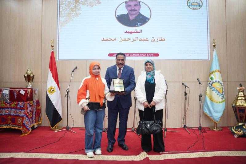 محافظ مطروح يشهد احتفالية يوم الشهيد وتكريم أسر الشهداء