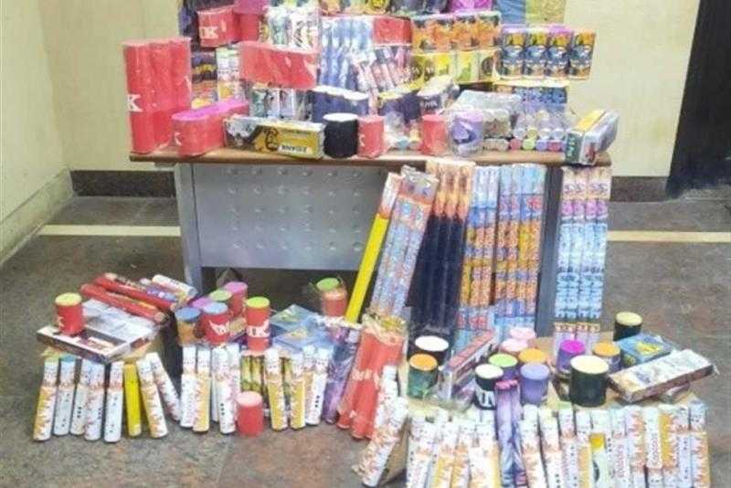 تجديد حبس المتهم بحيازة 7 ملايين قطعة ألعاب نارية بالقاهرة