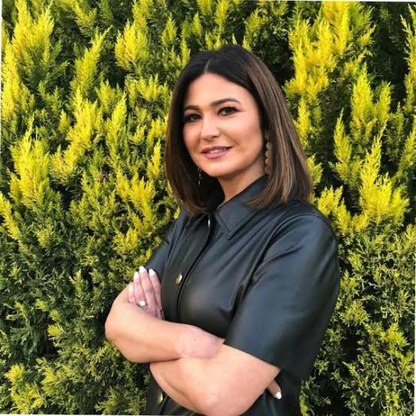وفاة والدة الإعلامية دينا رامز