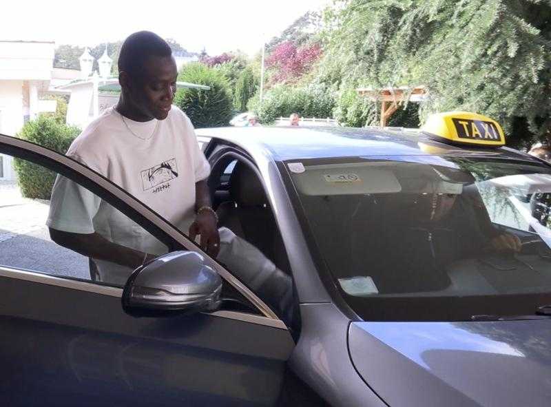 أليو ديانج يعود إلى القاهرة ويبدأ البرنامج التأهيلي في الأهلي