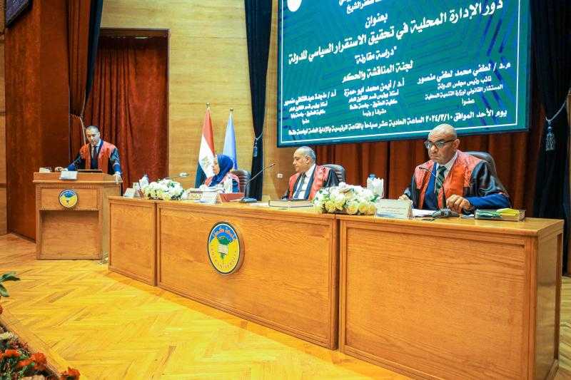 محافظ كفر الشيخ يهنئ نائب المحافظ لحصوله علي درجة الدكتوراة بحقوق طنطا