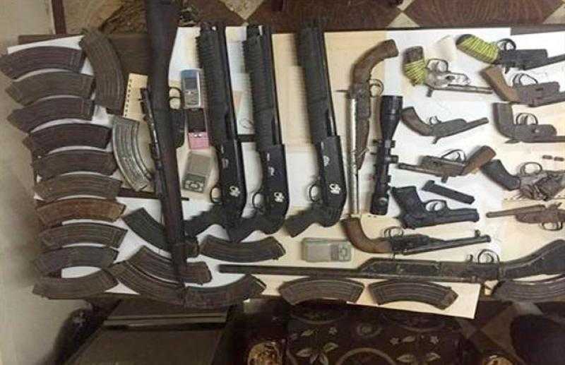ضبط عامل بتهمة تصنيع أسلحة نارية في سوهاج
