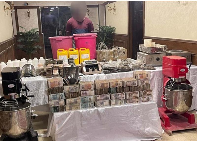 ضبط أجنبي يدير مصنعًا للإستروكس في القطامية