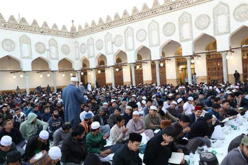 5 آلاف وجبة.. وكيل الأزهر يشهد تحضيرات الإفطار الجماعي بالجامع الأزهر