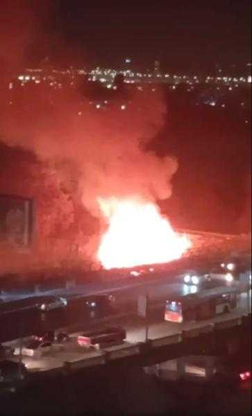 حريق  بكورنيش النيل أمام مستشفى السلام الدولي في المعادي| صور