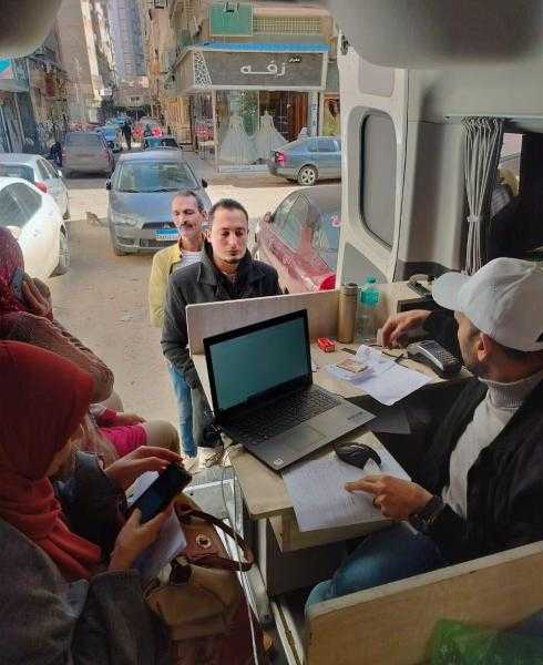محافظ كفر الشيخ يعلن تقديم 35 طلب ترخيص متنوع بسيارة المركز التكنولوجي