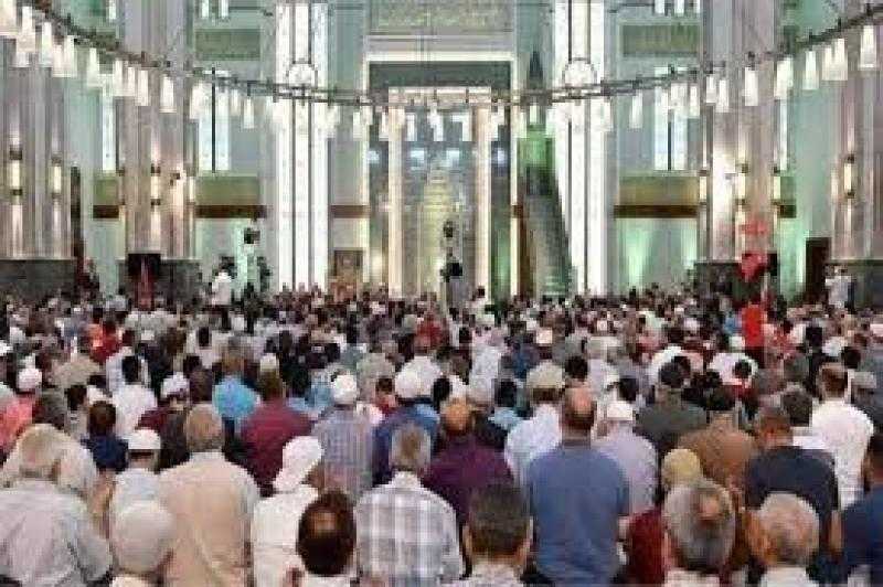 بث مباشر.. شعائر صلاة التراويح من مسجد الحسين