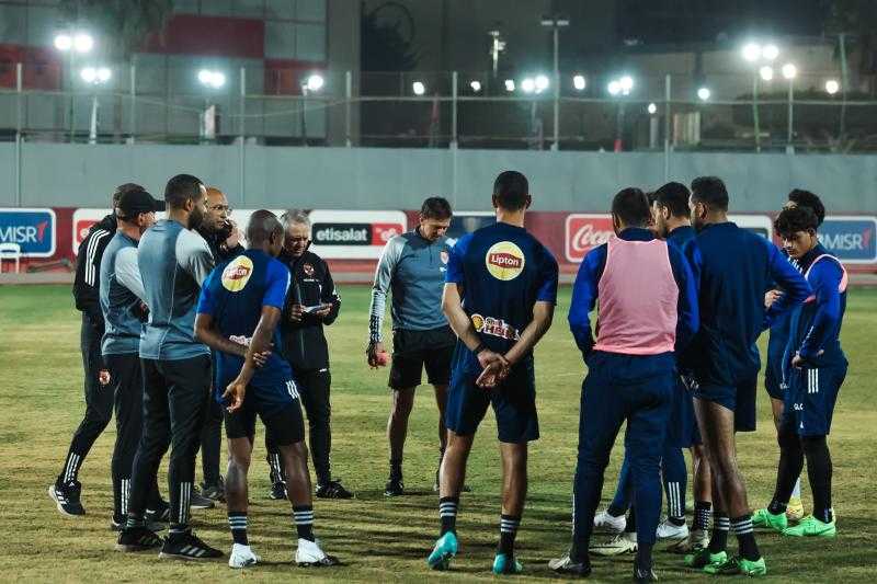 الأهلي يواصل تدريباته على ملعب التتش في غياب الدوليين