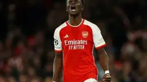 رسميًا.. آرسنال يمدد عقد بوكايو ساكا حتى 2031