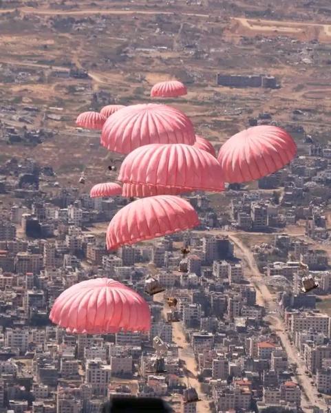 مساعدات لأهل غزة 