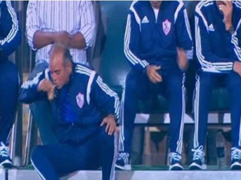 محمد صلاح يتحدث للمرة الأولى عن سر لقطة كوب ”الشاي باللبن” على دكة الزمالك
