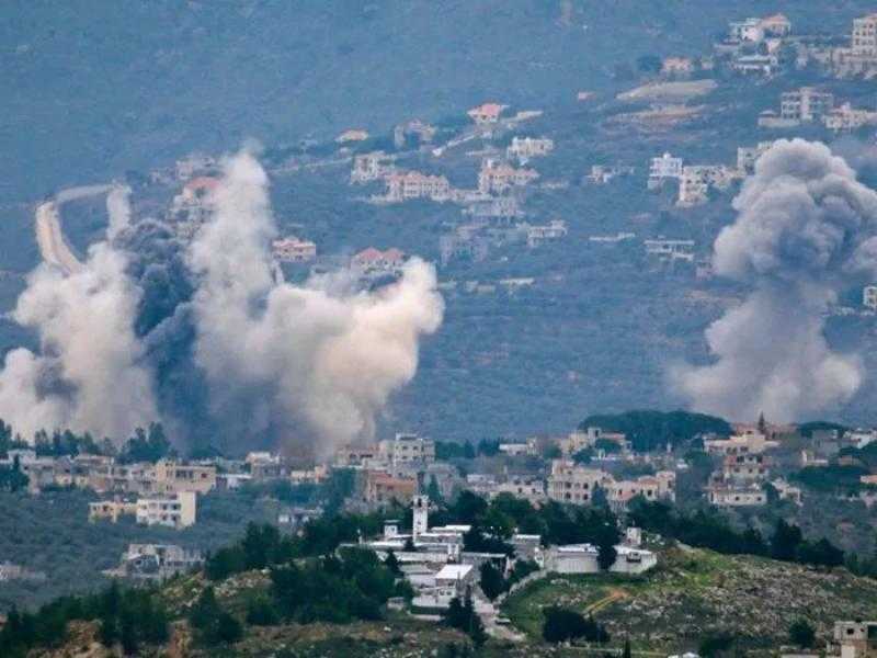 طيران الاحتلال يقصف بكثافة المناطق الشمالية بمخيم النصيرات في قطاع غزة