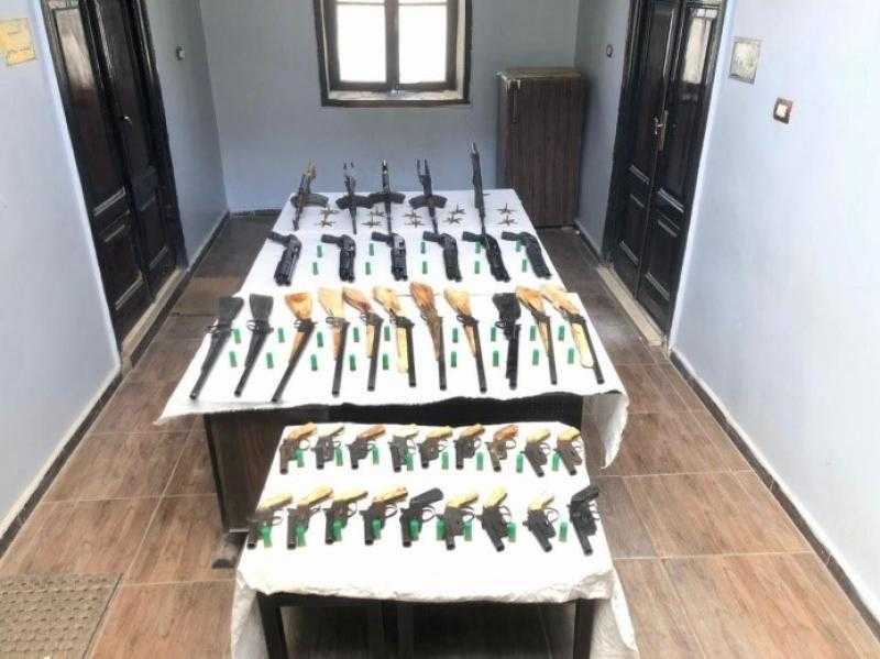 الداخلية تضبط 60 سلاحا ناريا و25 قضية مخدرات في أسيوط وأسوان ودمياط