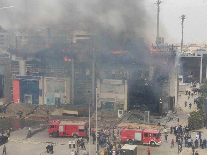 ننشر الصور الأولى لحريق مجمع البنوك بالتجمع الخامس