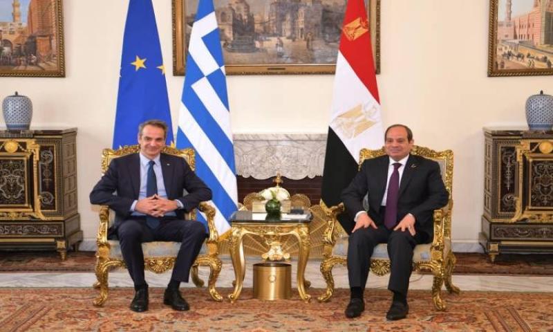 السيسي يبحث مع رئيس وزراء اليونان ضرورة وقف إطلاق النار بغزة