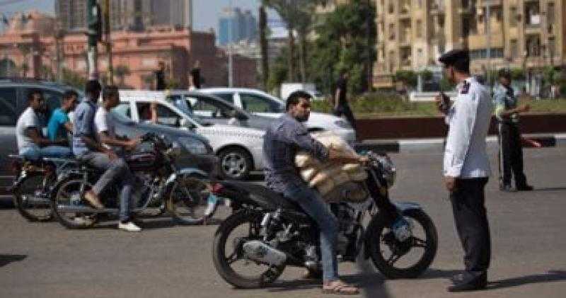 تحرير 558 مخالفة لقائدي الدراجات النارية لعدم ارتداء الخوذة