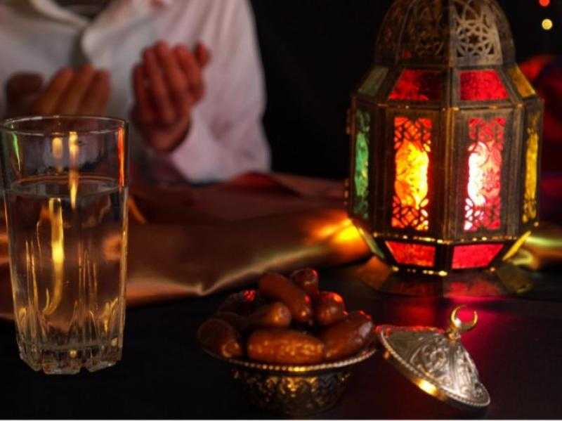 المفتي: تقبيل الزوجة أثناء الصيام إن كان بغير قصد اللذة جائز