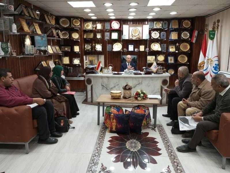 وكيل وزارة الصحة بالشرقية يبحث مع مديري الإدارات الفنية بعض الملفات الوقائية والعلاجية بالمحافظة