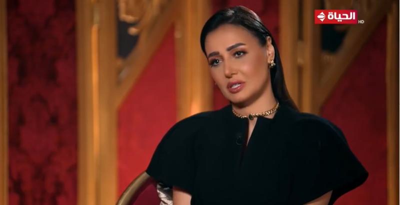 حلا شيحة: «ما بعرفش أحط ماسك.. بعمل اللي حاساه».. فيديو