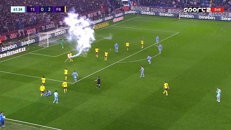 فنربخشة يدرس الانسحاب من الدوري التركي بعد واقعة مشجعي طرابزون سبور