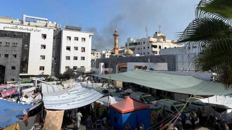 محلل إسرائيلي يكشف دلالات عودة الاحتلال لقصف مستشفى الشفاء مجددا