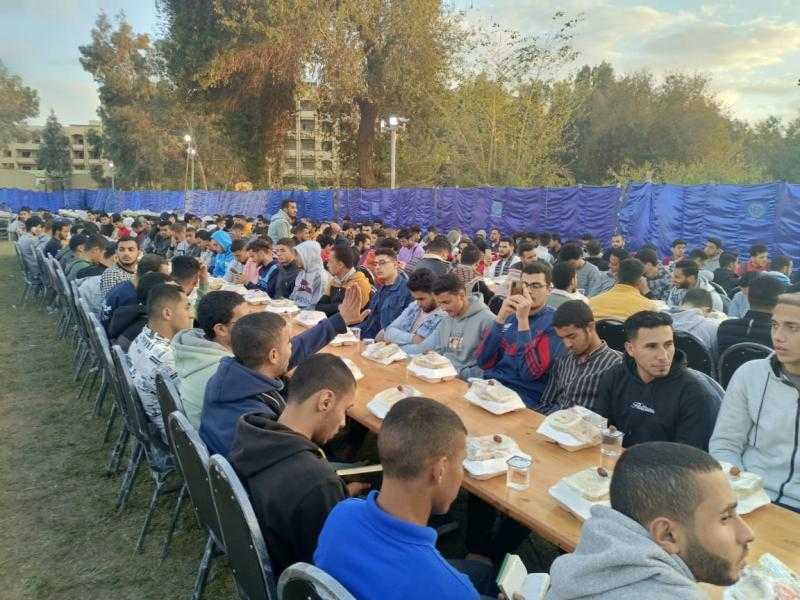 شاهد.. مائدة جامعة الأزهر الرمضانية تواصل أعمالها برعاية الإمام الأكبر