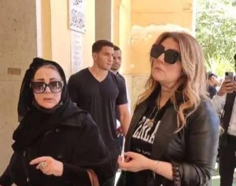 نجوم الفن في جنازة والدة الفنانة رانيا فريد شوقي