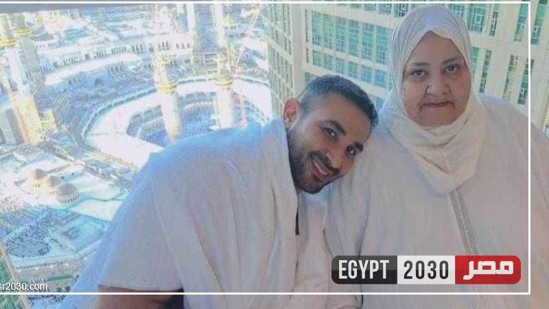 أحمد سعد يؤدي مناسك العمرة مع والدته: كل سنة وأمهاتنا بخير