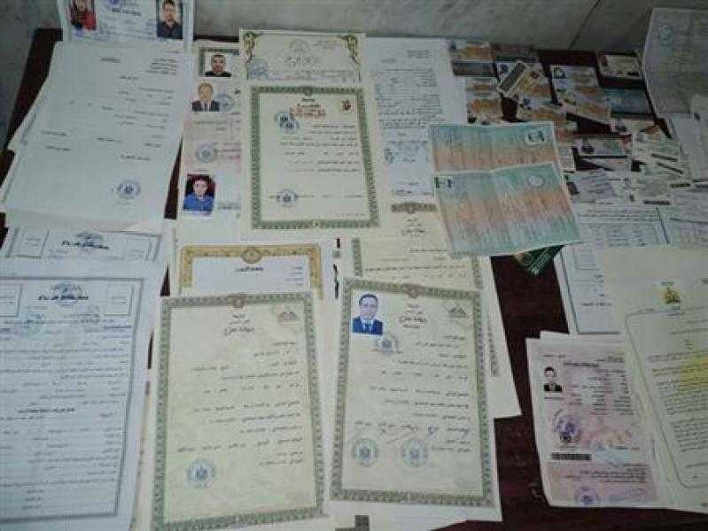 حبس عاطل وزوجته بتهمة تزوير محررات رسمية في بني سويف