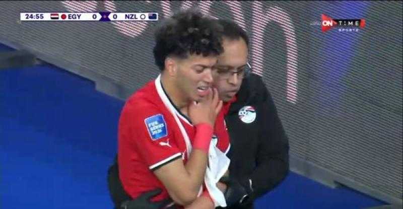 إمام عاشور يُغادر مباراة مصر ونيوزيلندا «باكيًا »للإصابة
