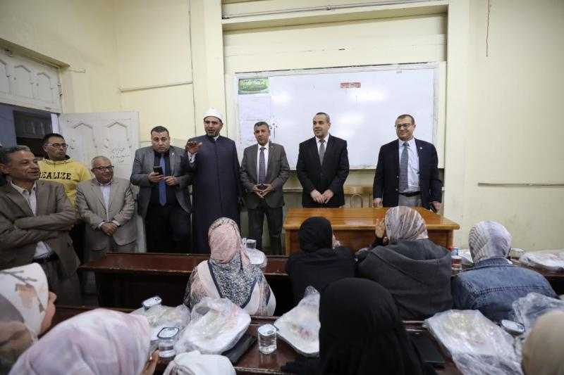 الجامع الأزهر ينظم إفطارا جماعيا للطلاب المصريين فرع الدراسة