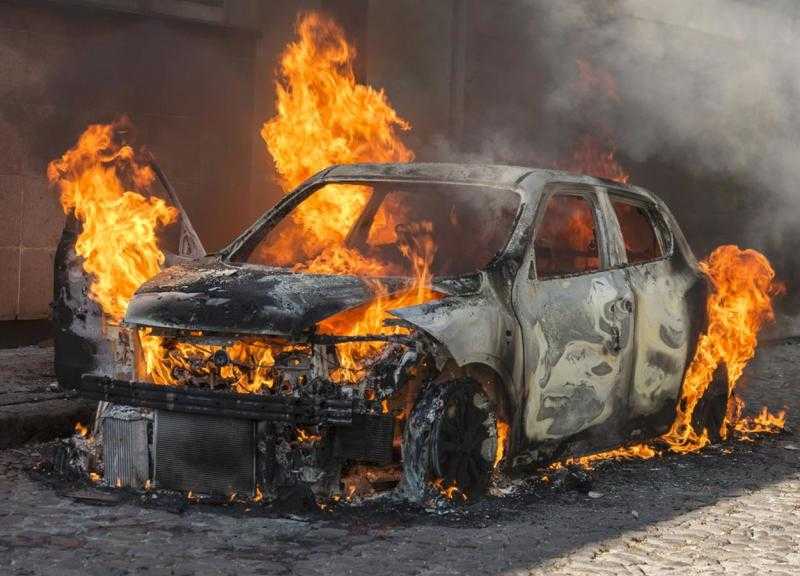 تفحم سيارتين في حادث تصادم أعلى الطريق الدائري.. اعرف التفاصيل