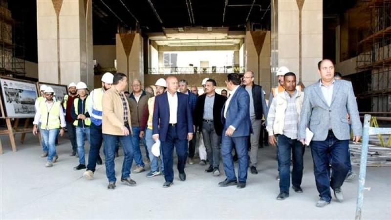 وزير النقل يتابع معدلات تنفيذ القطار الكهربائي السريع