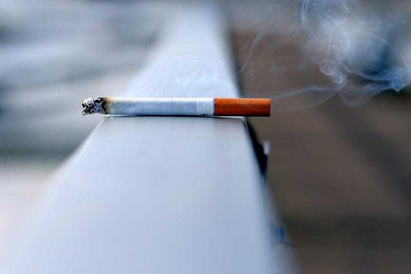 خطير.. حسام موافي يحذر مرضى السمنة من التدخين
