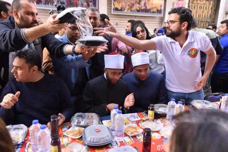 أسامة الأزهري يشارك في حفل إفطار المطرية ”صور”