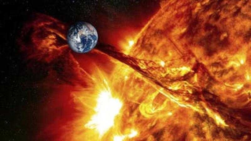 تحذيرات شديدة.. ما أضرار العاصفة المغناطيسية التي تضرب الأرض بعد انفجار بلازما من الشمس