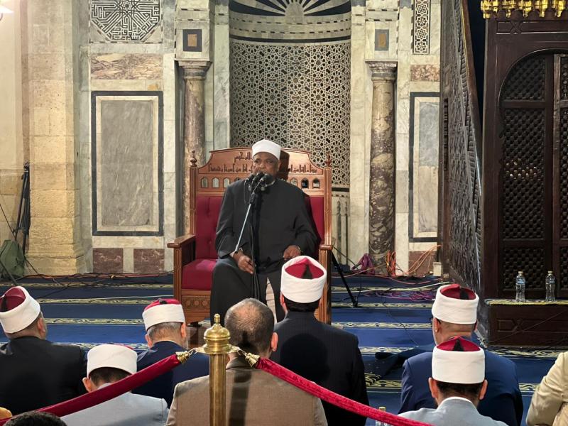 الدكتور عباس شومان 