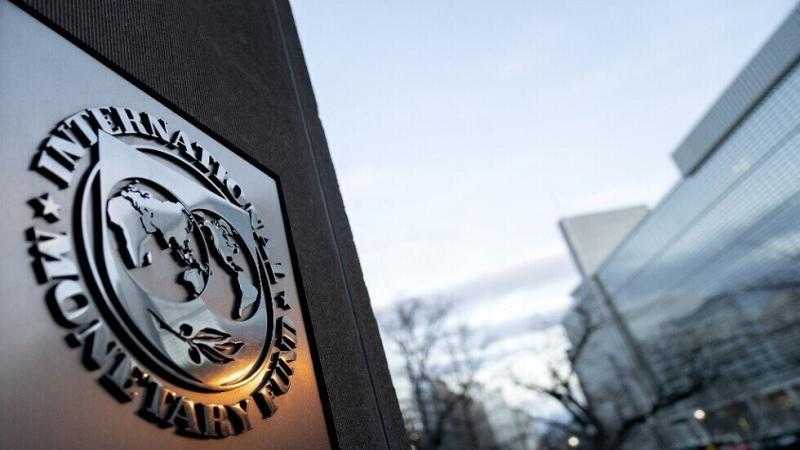 الحكومة تواصل مفاوضاتها مع ”النقد الدولي”.. وخبراء يحذرون من مخاطر سياسة الاقتراض