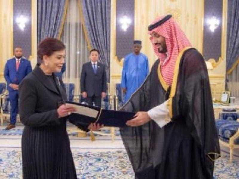 محمد بن سلمان يتسلم أوراق اعتماد السفيرة العراقية بالسعودية