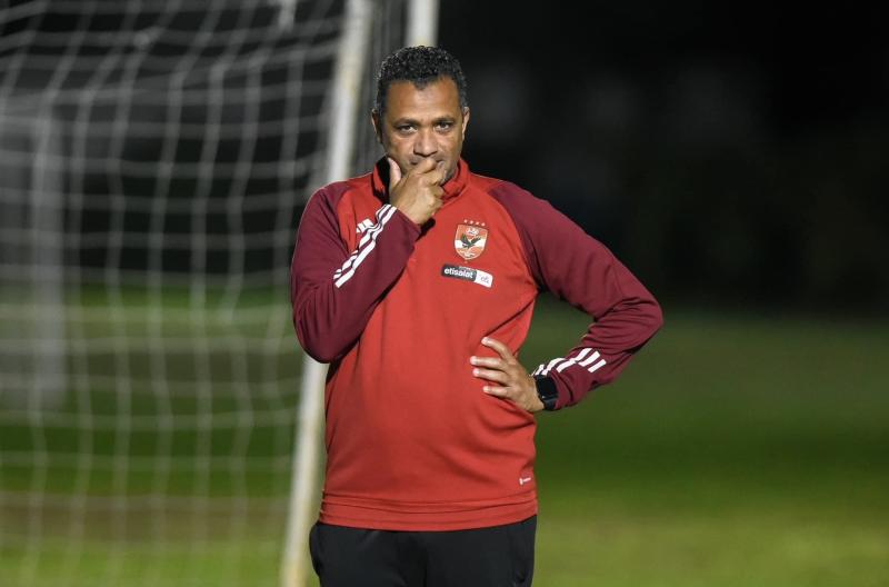 قمصان: ثقتنا كبيرة في لاعبي الأهلي رغم الصعوبات والغيابات