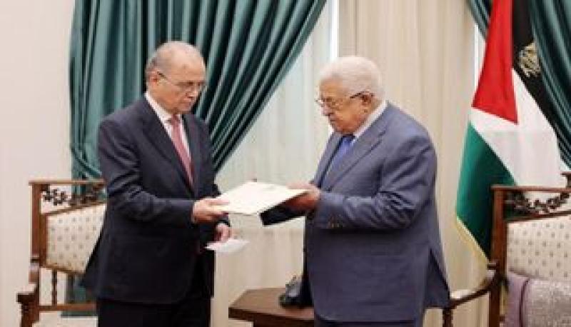 رئيس الوزراء الفلسطيني يقدم تشكيله الوزاري للرئيس محمود عباس