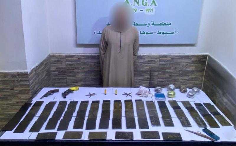 ضبط عنصرين إجراميين بحوزتهما مخدرات بـ3 ملايين جنيه بقنا وأسيوط