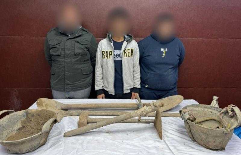 حلم الثراء ينتهى خلف القضبان .. ضبط 3 أشخاص للتنقيب عن الآثار فى المعادى