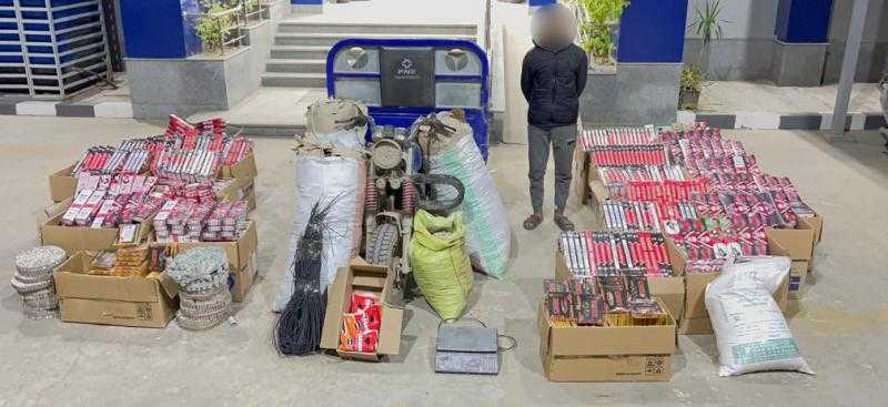 ضبط 5 أشخاص بحوزتهم مليون و639 ألف قطعة ألعاب نارية فى الفيوم والبحيرةl صور
