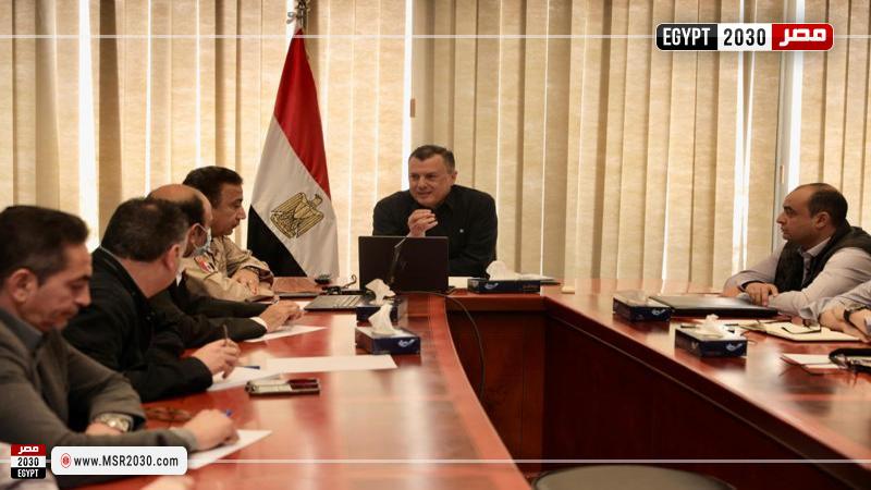 أحمد عيسي وزير السياحة والآثار باجتماع مع قيادات فريق العمل بالمتحف المصري الكبير