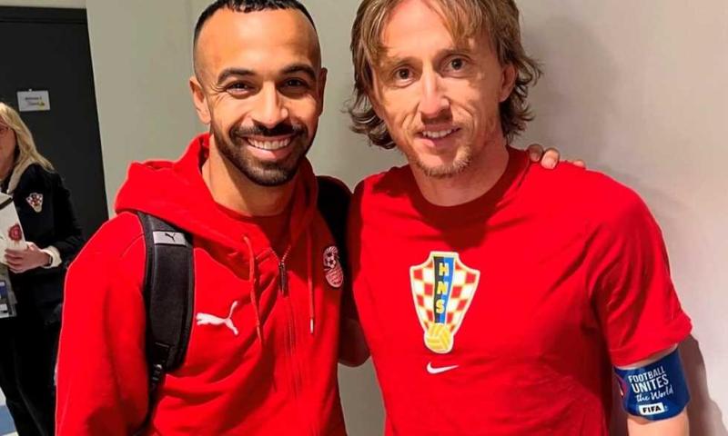 قفشه مع لوكا مودريتش