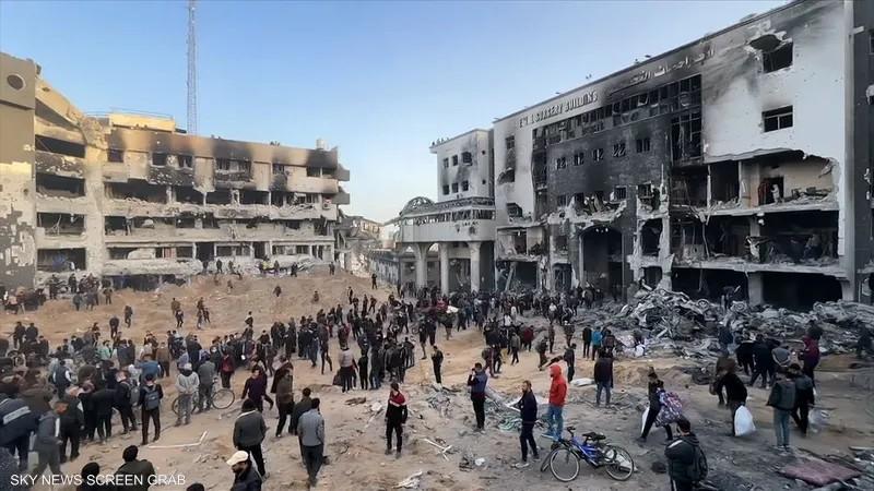 «عشرات الشهداء وإعدامات ميدانية ودمار هائل».. الاحتلال يحول مستشفى الشفاء إلى مجمع موت